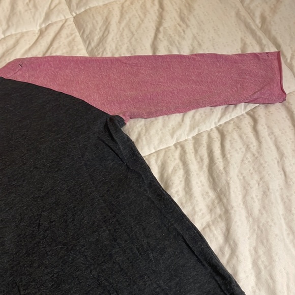 UA raglan 3/4 sleeve top must be bundled minim of $15 - Picture 8 of 8